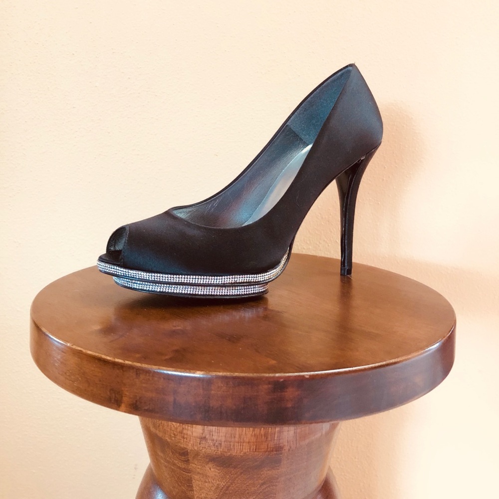 Stuart Weitzman Satin & Crystal Embossed Peep Toe - Picture 1 of 8